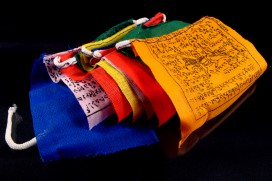 DP01 Petits Drapeaux de Prières Tibétains 1,15 m