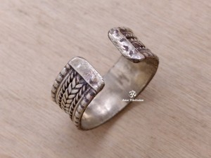 BD146 Bague Tibétaine