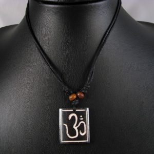CD38 Collier Tibétain Om – Image 3