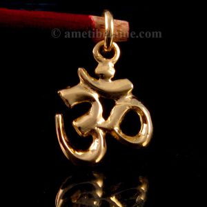 POr01 Petit Pendentif Or 18 Carats Om – Image 1