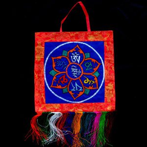 BB27 Bannière Tibétaine Mantra Om Mani Padme Hum – Image 1
