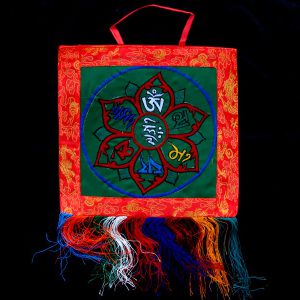 BB26 Bannière Tibétaine Mantra Om Mani Padme Hum – Image 1