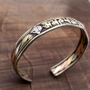 BRD367 Bracelet Tibétain Métal Argenté Cuivre Laiton Mantra – Image 2