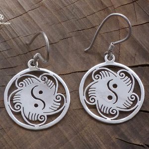 BdOA71 Boucles d’Oreille Tibétaines Argent Massif Yin Yang – Image 1